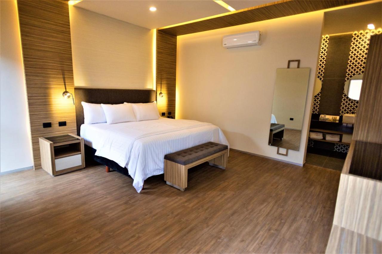 Hotel Plaza By Kavia Merida Exterior photo