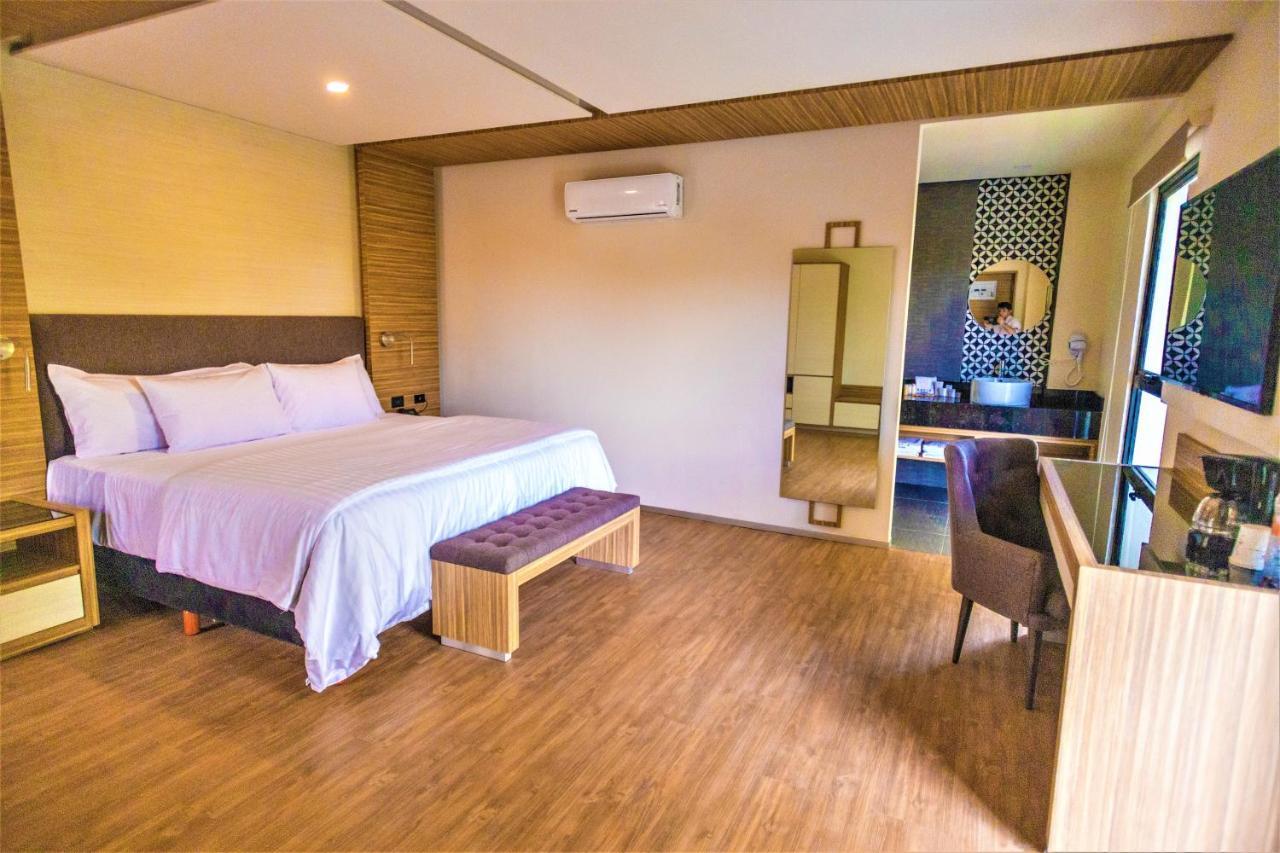 Hotel Plaza By Kavia Merida Exterior photo